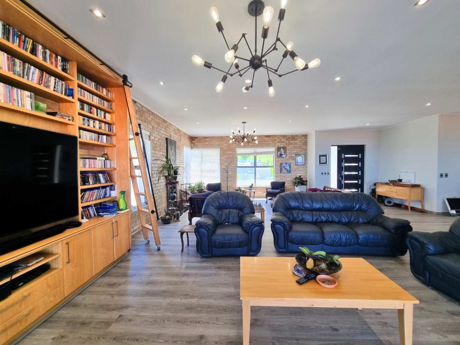 4 Bedroom Property for Sale in Onrus Western Cape